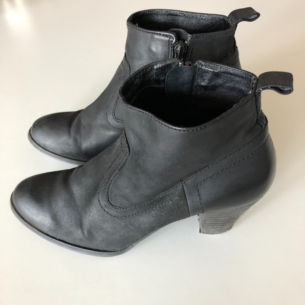 Pegabo Black Leather Booties